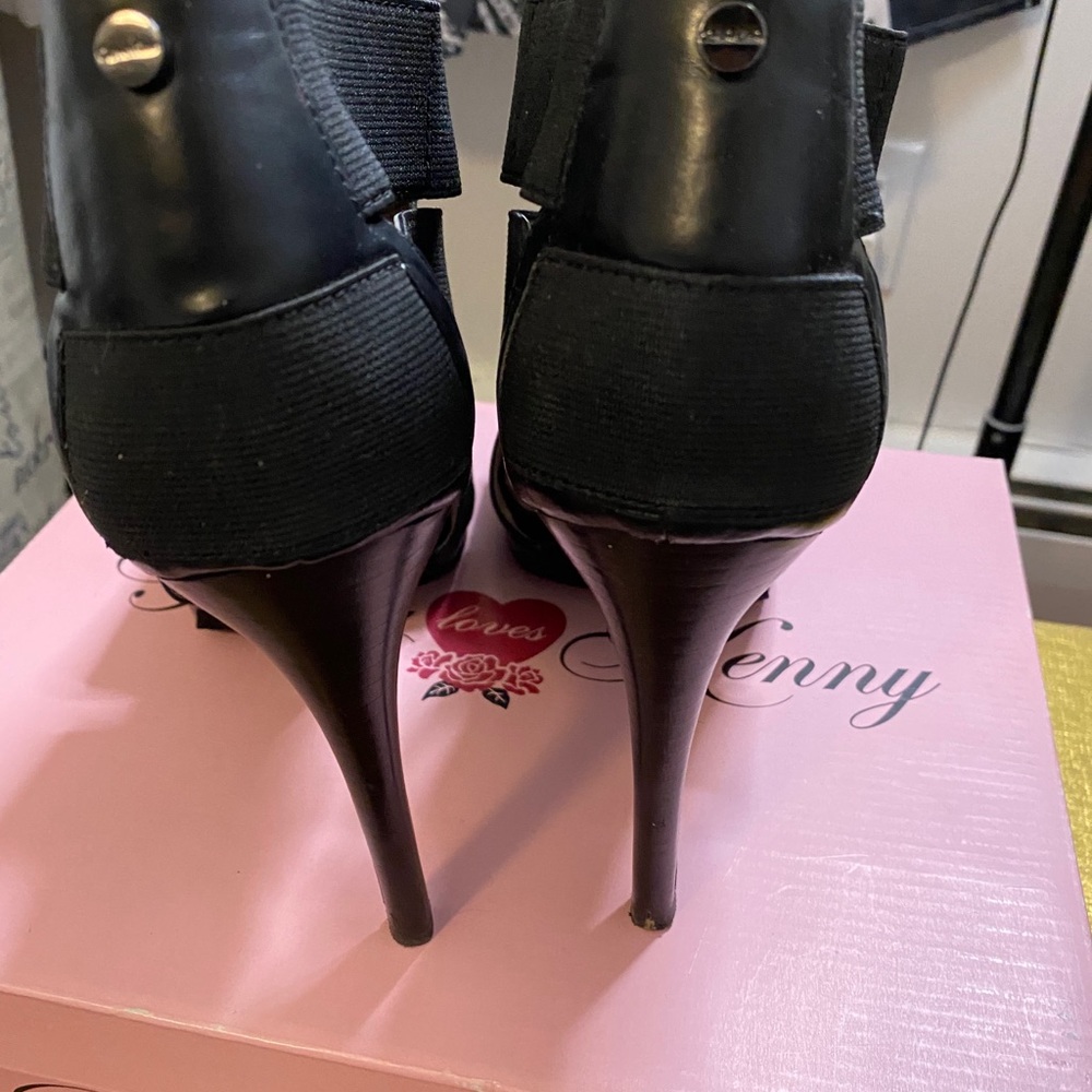 Heels - Picture 8 of 8